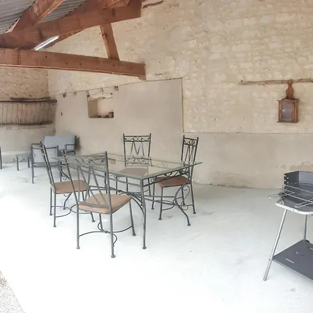 Maison De Charme Avec Jardin Aux Trois-moutiers, 116 M², 6 Pers. بيت للعطل