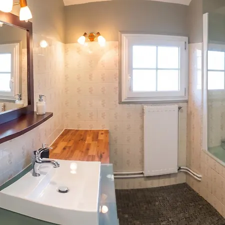 Maison De Charme Avec Jardin Aux Trois-moutiers, 116 M², 6 Pers. Feriehus *