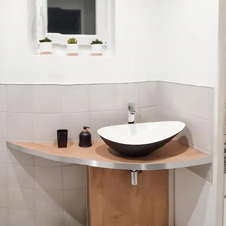 Maison De Charme Avec Jardin Aux Trois-moutiers, 116 M², 6 Pers. Feriehus Les-Trois-Moutiers