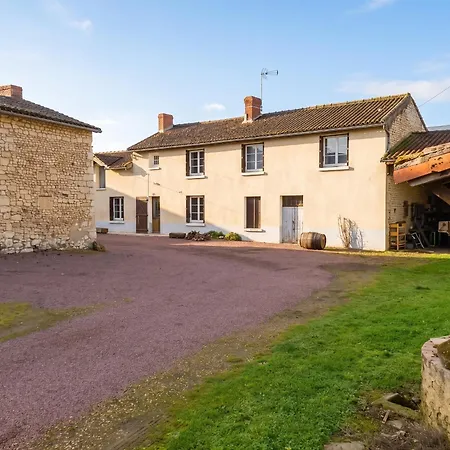 Maison De Charme Avec Jardin Aux Trois-moutiers, 116 M², 6 Pers. Prázdninový dům