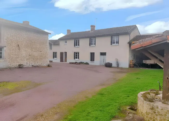 Maison De Charme Avec Jardin Aux Trois-moutiers, 116 M², 6 Pers. Сasa de vacaciones *