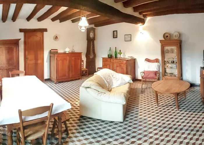 Maison De Charme Avec Jardin Aux Trois-moutiers, 116 M², 6 Pers. * Les-Trois-Moutiers